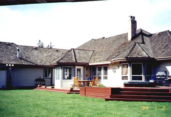 back.jpg (31545 bytes)