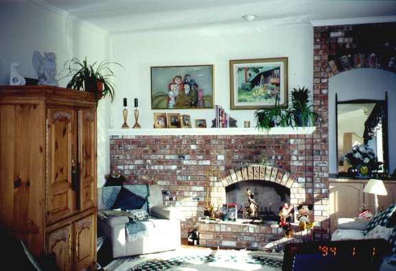 family_room.jpg (31545 bytes)