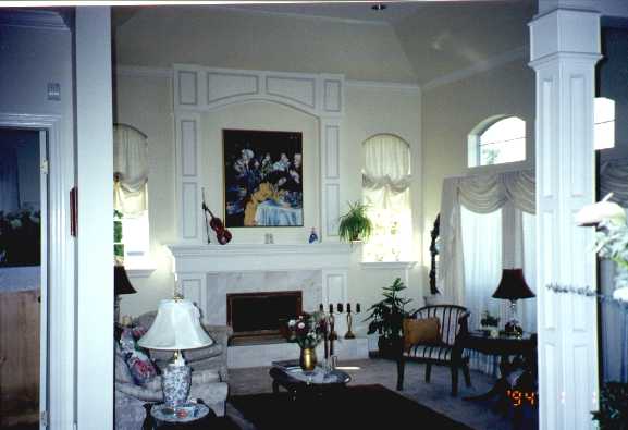 living_room.jpg (23560 bytes)